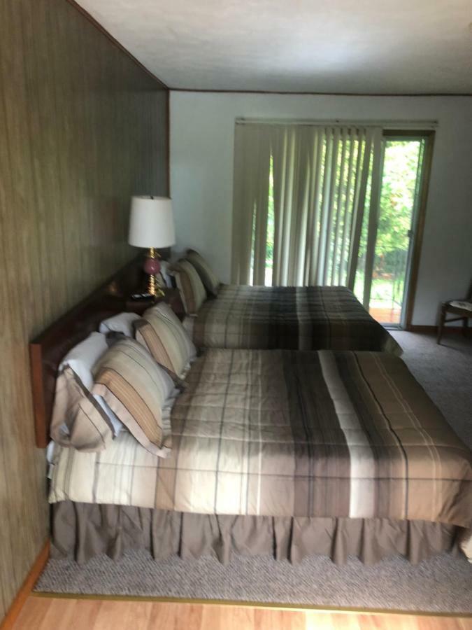 Michael Dee'S Motel East Durham 외부 사진